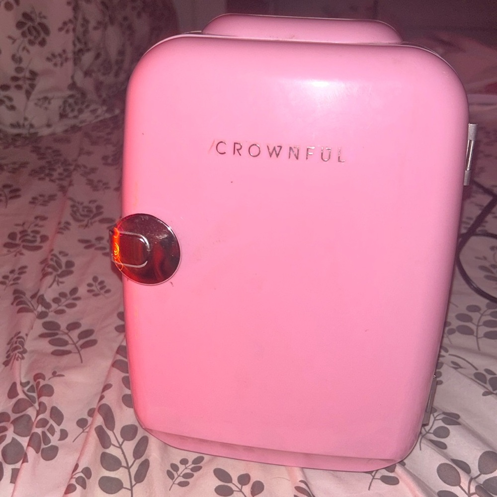 Pink mini fridge🌸